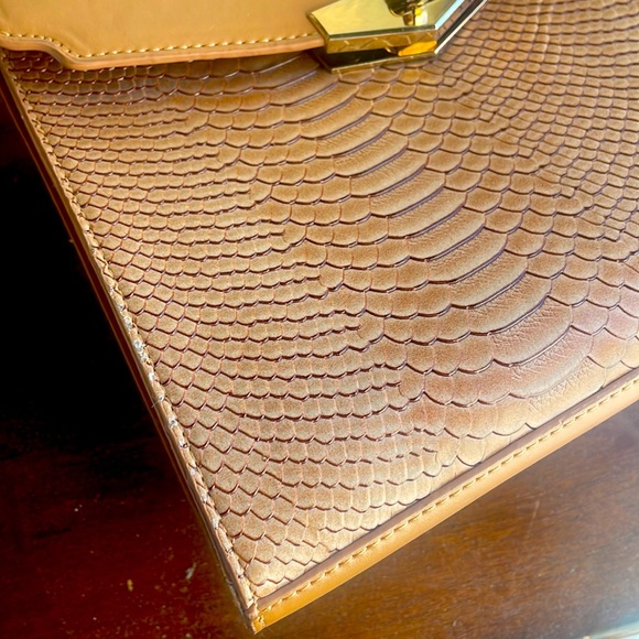 CLN Handbag - Picture 9 of 9